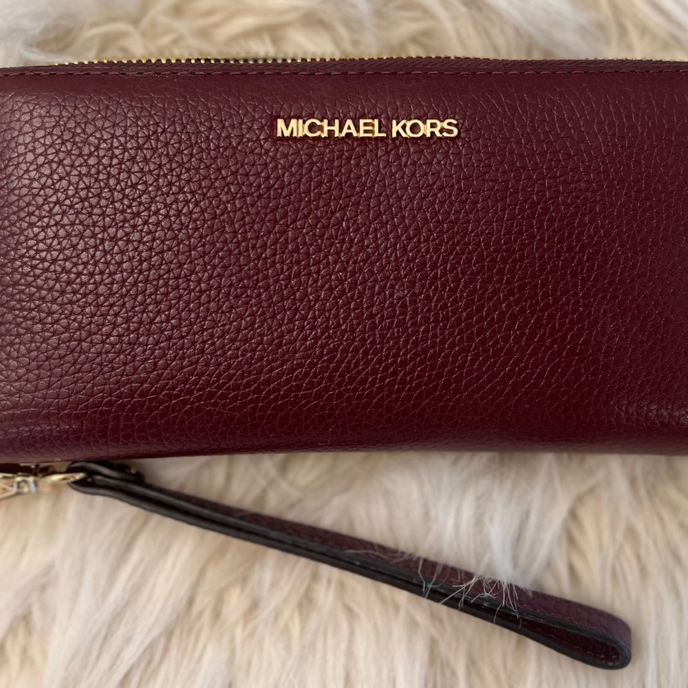 Michael Kors jet set travel wallet